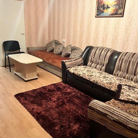 Ореховая Горка Апартаменты С Балконом И Лифтом Narva Bagian luar foto