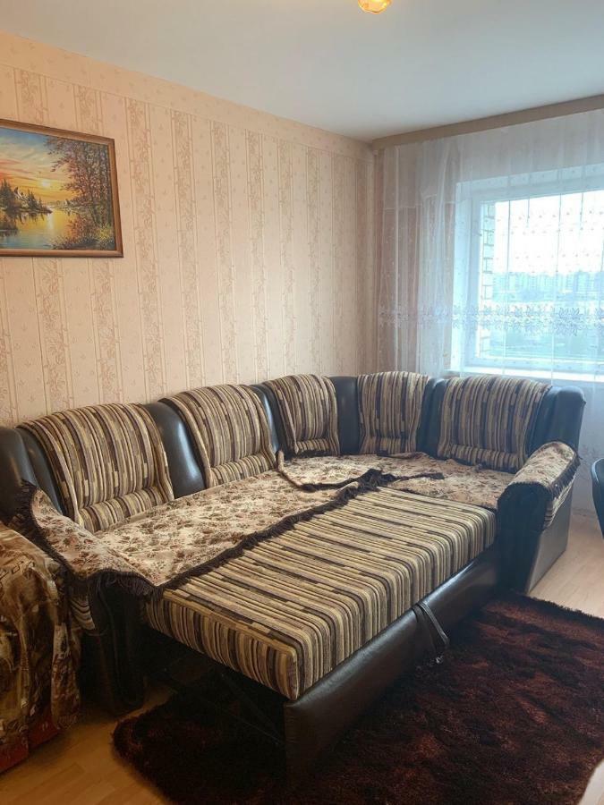 Ореховая Горка Апартаменты С Балконом И Лифтом Narva Bagian luar foto