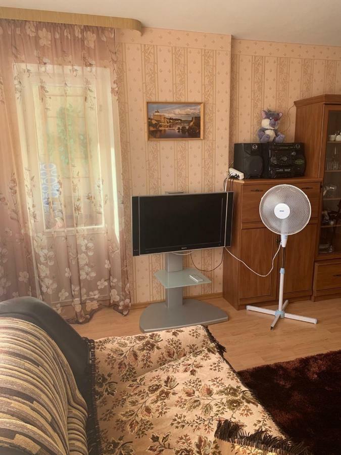 Ореховая Горка Апартаменты С Балконом И Лифтом Narva Bagian luar foto